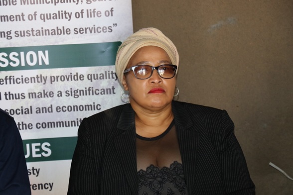 MAYOR INTRODUCES CONTRACTORS TO MOSHATE WA GA-KEKANA