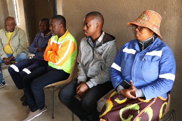 MAYOR INTRODUCES CONTRACTORS TO MOSHATE WA GA-KEKANA