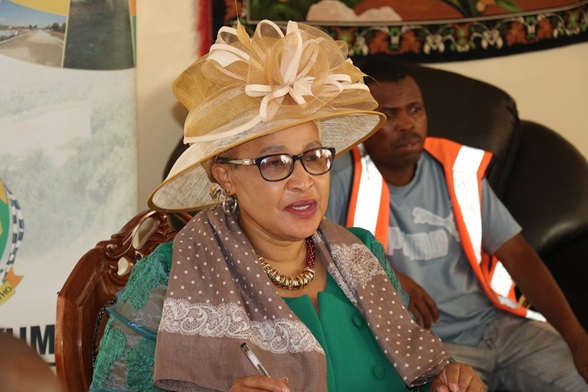 MAYOR INTRODUCES CONTRACTORS TO MOSHATE WA GA-MPHAHLELE