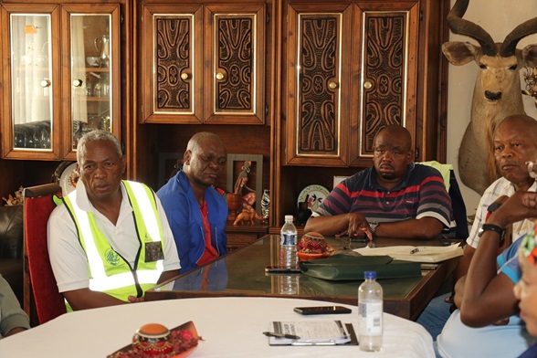 MAYOR INTRODUCES CONTRACTORS TO MOSHATE WA GA-MPHAHLELE