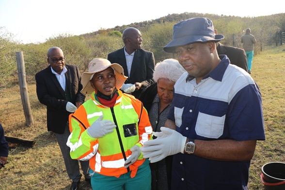 MEC MAKAMU VACCINATES 700 CATTLE IN ZEBEDIELA TO FIGHT THE FOOT AND MOUTH DISEASE