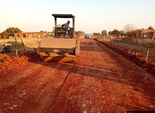 UPGRADING OF KHURENG VILLAGE 4 KM INTERNAL ROAD FROM GRAVEL TO TAR AND STRORMWATER - WARD 2