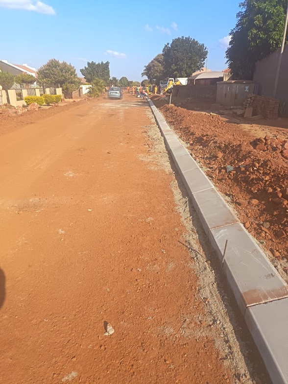 UPGRADING OF LEBOWAKGOMO ZONE S 2.8 KM INTERNAL ROADS FROM GRAVEL TO TAR - WARD 16